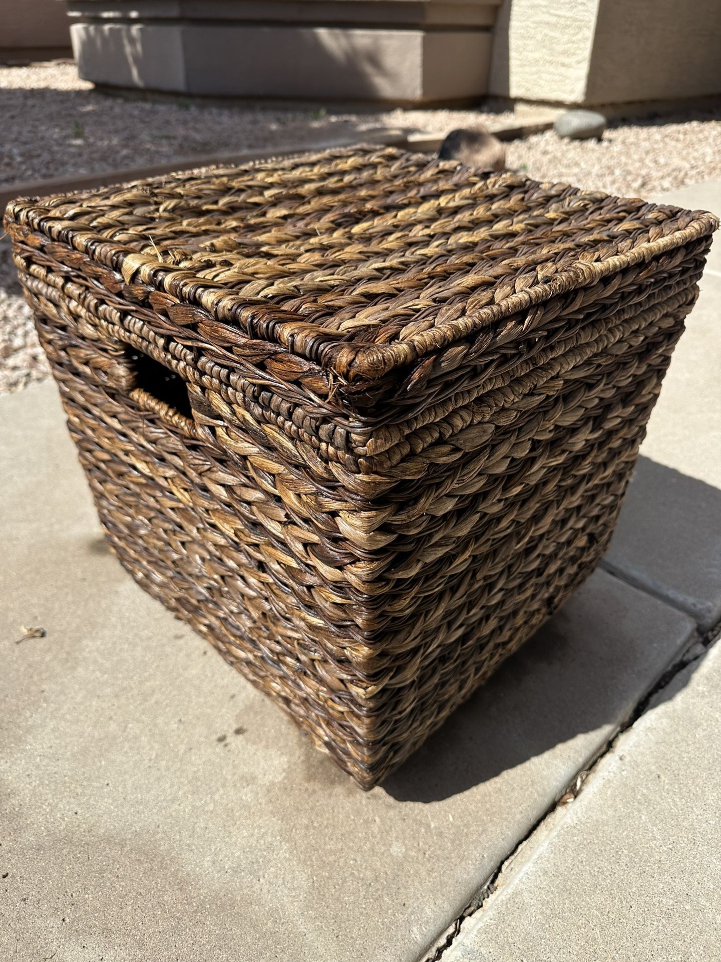 Woven Storage Basket With Lid 
