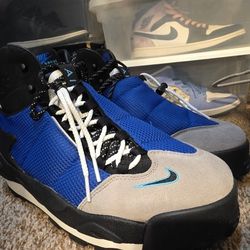 Nike Magmascape SP
sacai Varsity Royal