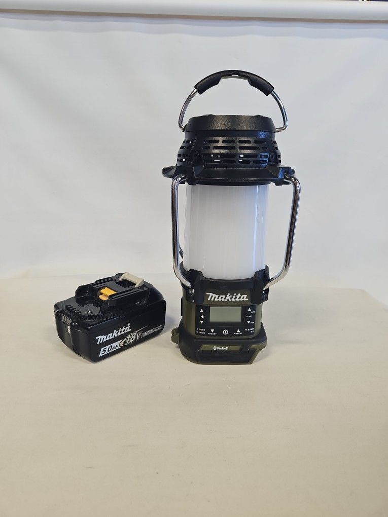Makita 18V LXT Outdoor Bluetooth Li-Ion Cordless Radio & LED Lantern 813231-1