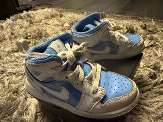 Air Jordan 1 Mid SE (GS) Size 9C White/Legend Blue