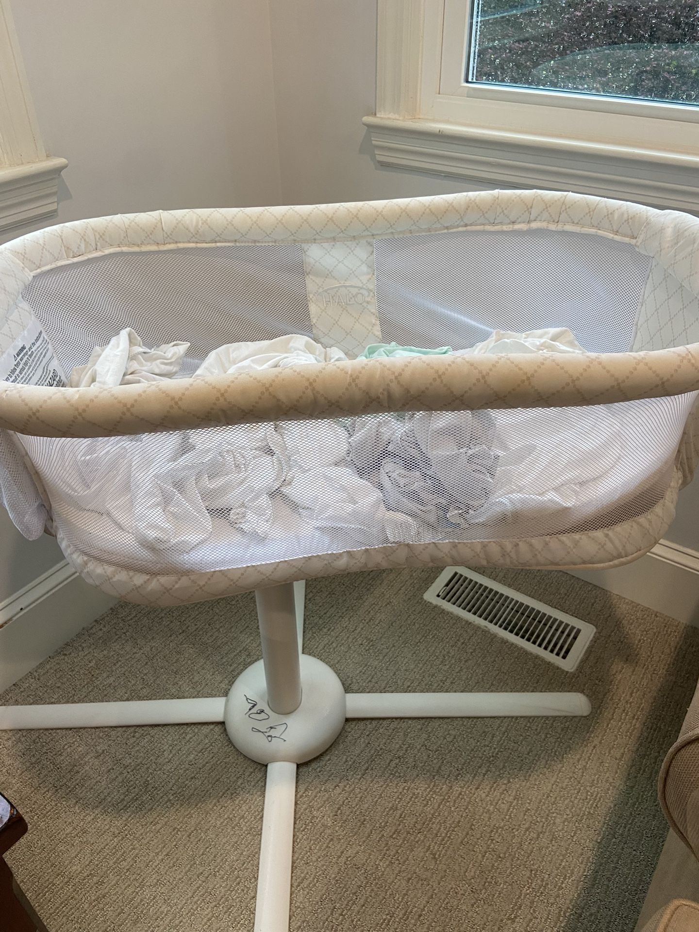 Halo bassinet