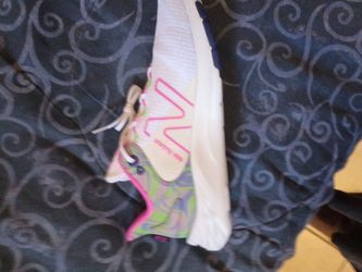 New balance tennis shoes