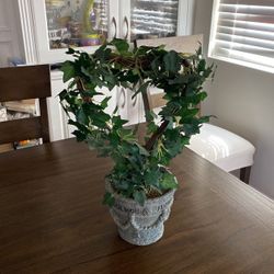 Artificial Ivy Heart-Shaped Topiary 