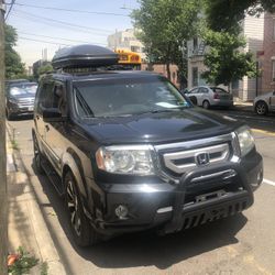 2010 Honda Pilot (Roof Rack Not Included)