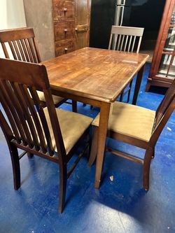 Dinning Table with 4 chairs:  small great for small space.