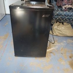 Arctic King Refrigerator