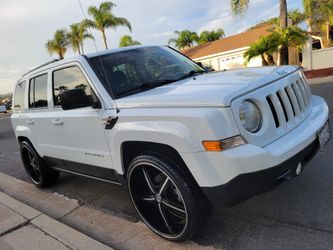 (14) Jeep Patriot, Low Miles, Clean Title, Smogged, 4 Cylinder, 22"rims, Touchscreen Ipod TV, Backup Camera, No Issues Or Problems, Runs Like New