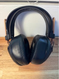 MrSpeakers Mad Dog (with Alpha Pads) - Cult Classic Planar Headphones - Pristine