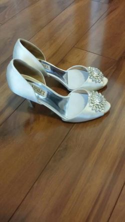 Badgley Mischka Lacie size 7 white satin