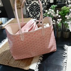 Pink tote handbag