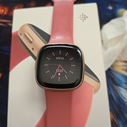 Fitbit Versa 4 Fitness Smartwatch with GPS, 24/7 Heart Rate. Pink Sand/Copper Rose