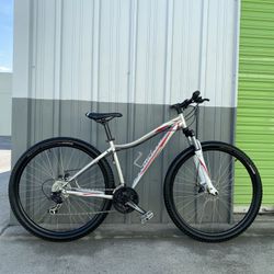SPECIALIZED MOUNTAIN BIKE 