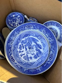 Box of blue and white porcelain willow ware Spode