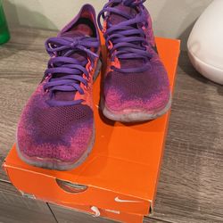 Size 7 W Fly knit