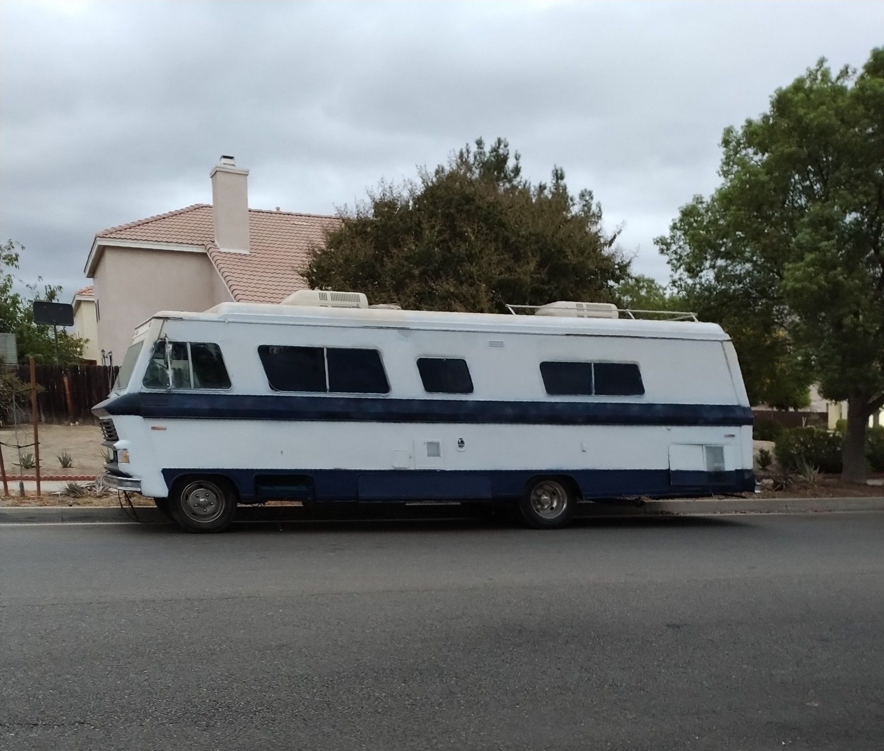 Vouge Motorhome...It Runs