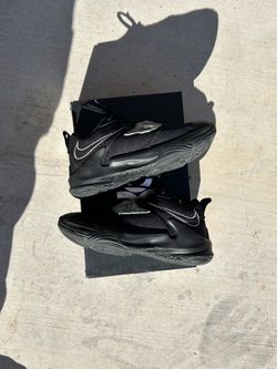 Basketball Shoes Size: 6