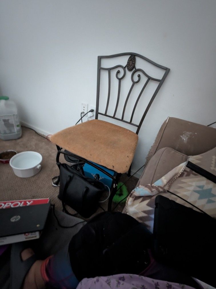 Free Chairs 