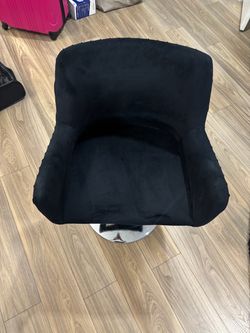 Black adjustable chair