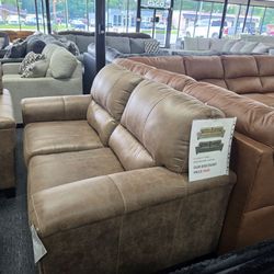 Leather love seat 🚚WE DELIVER🚚