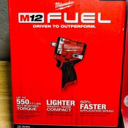 MILWAUKEE M12 IMPACT WRENCH