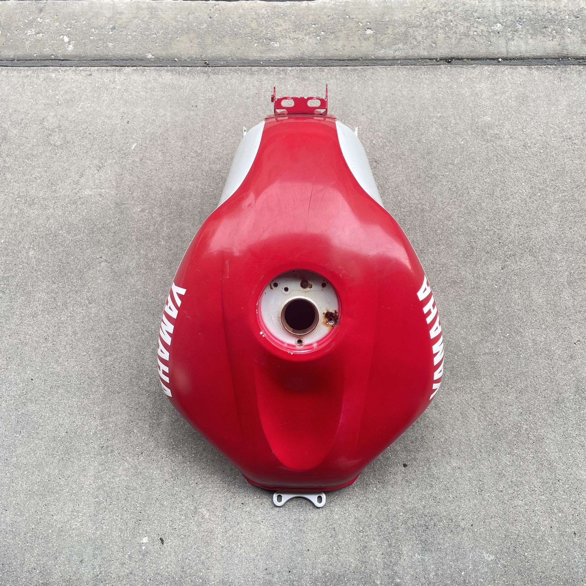 1999 to 2004 Yamaha YZF R6 Gas Tank Fuel Tank