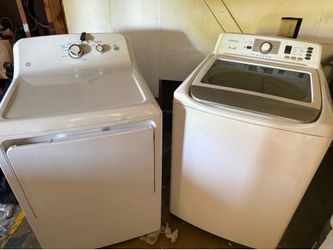 Insignia Washer & Gas Dryer Combo