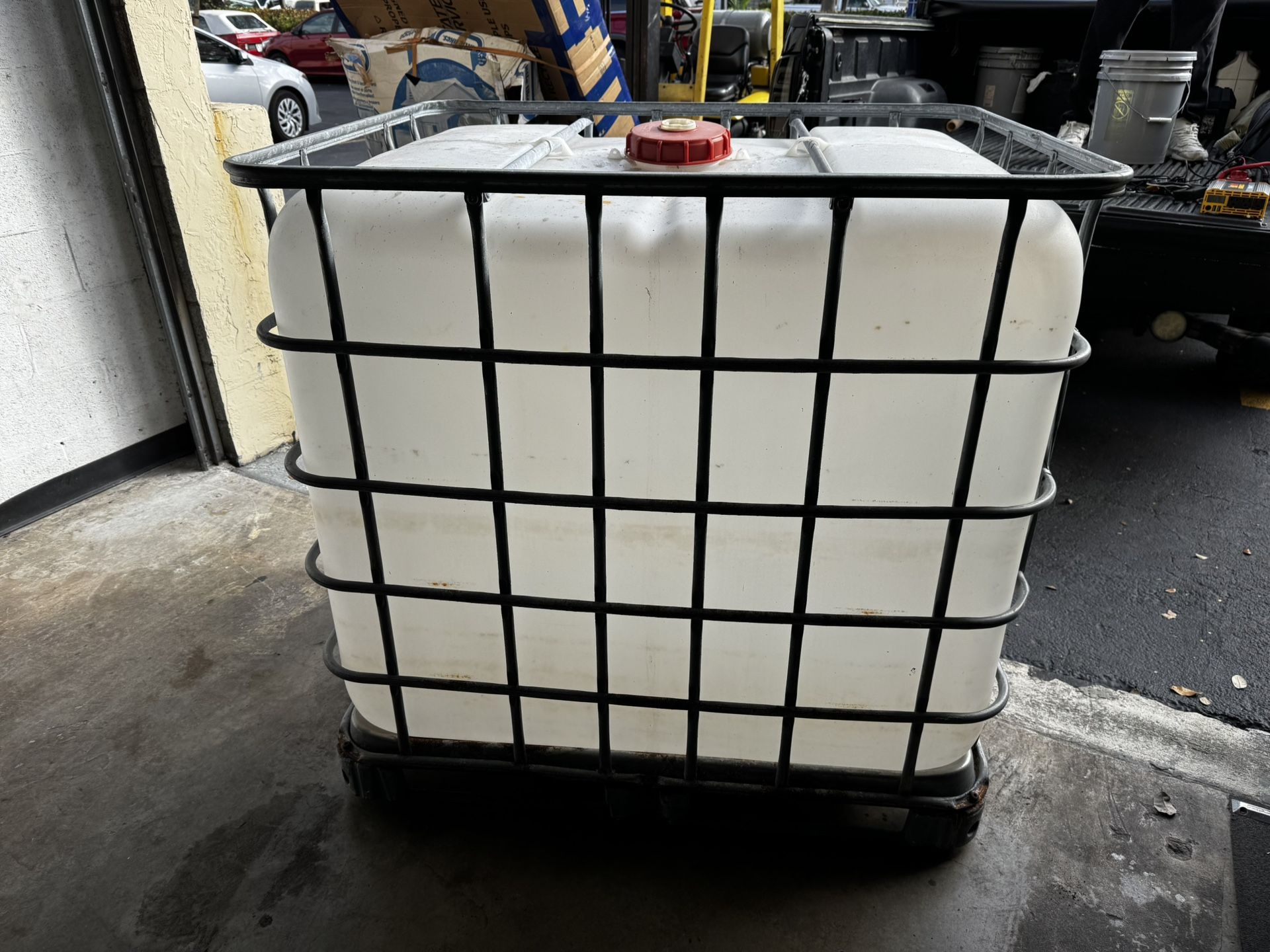 Water Tank 275 Gallons