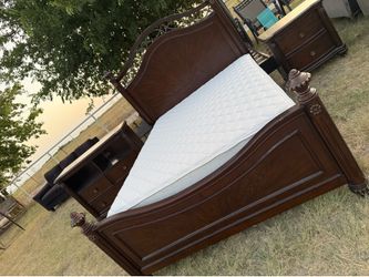 Queen Bedroom Set