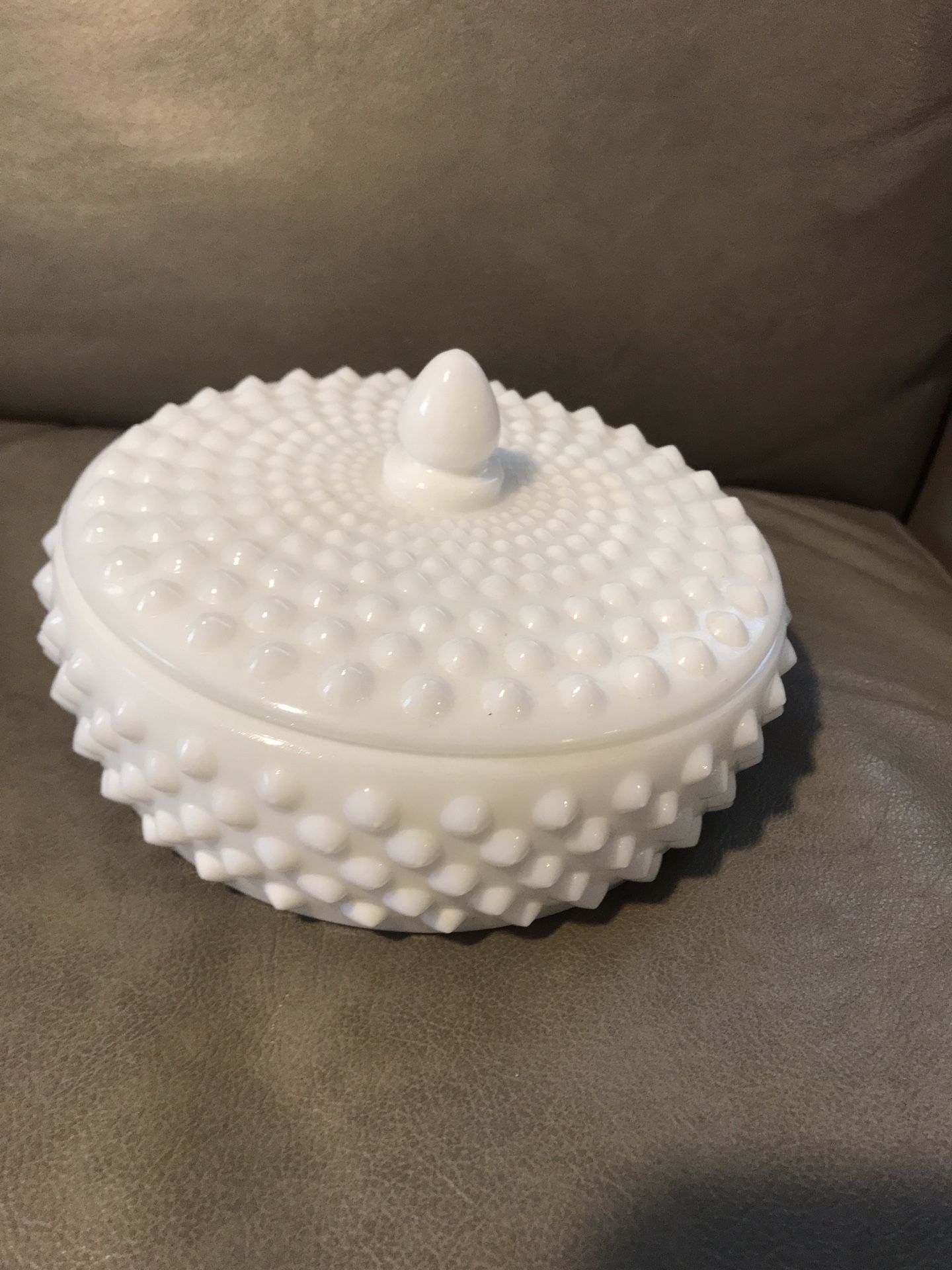 MILK GLASS HOBNAIL POWDER PUFF HOLDER VINTAGE