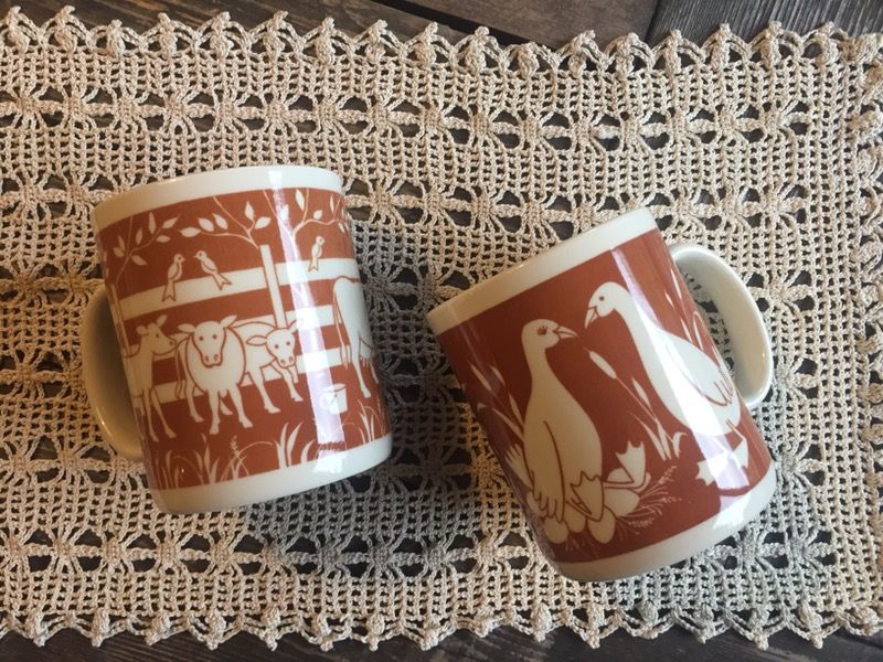 Set of 2 Darling Retro Country Mugs...Cows and Ducks