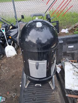 Weber smokey mountain cooker