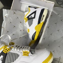 Jordan 4 Vivid Sulfer