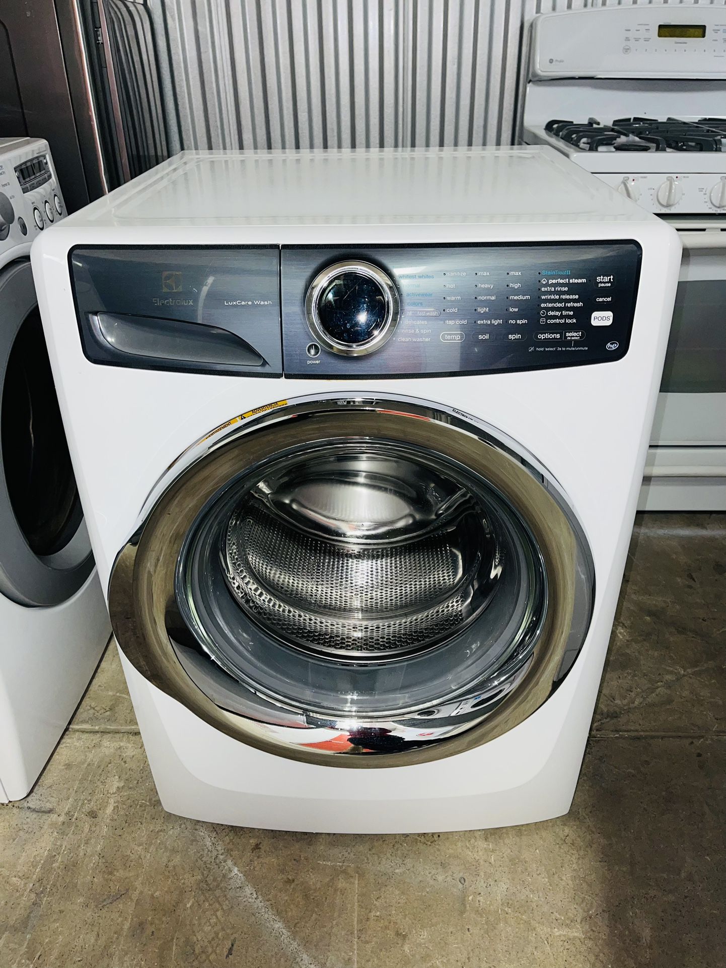 Electrolux washing machine in very perfect condition, a receipt for 60 days warranty