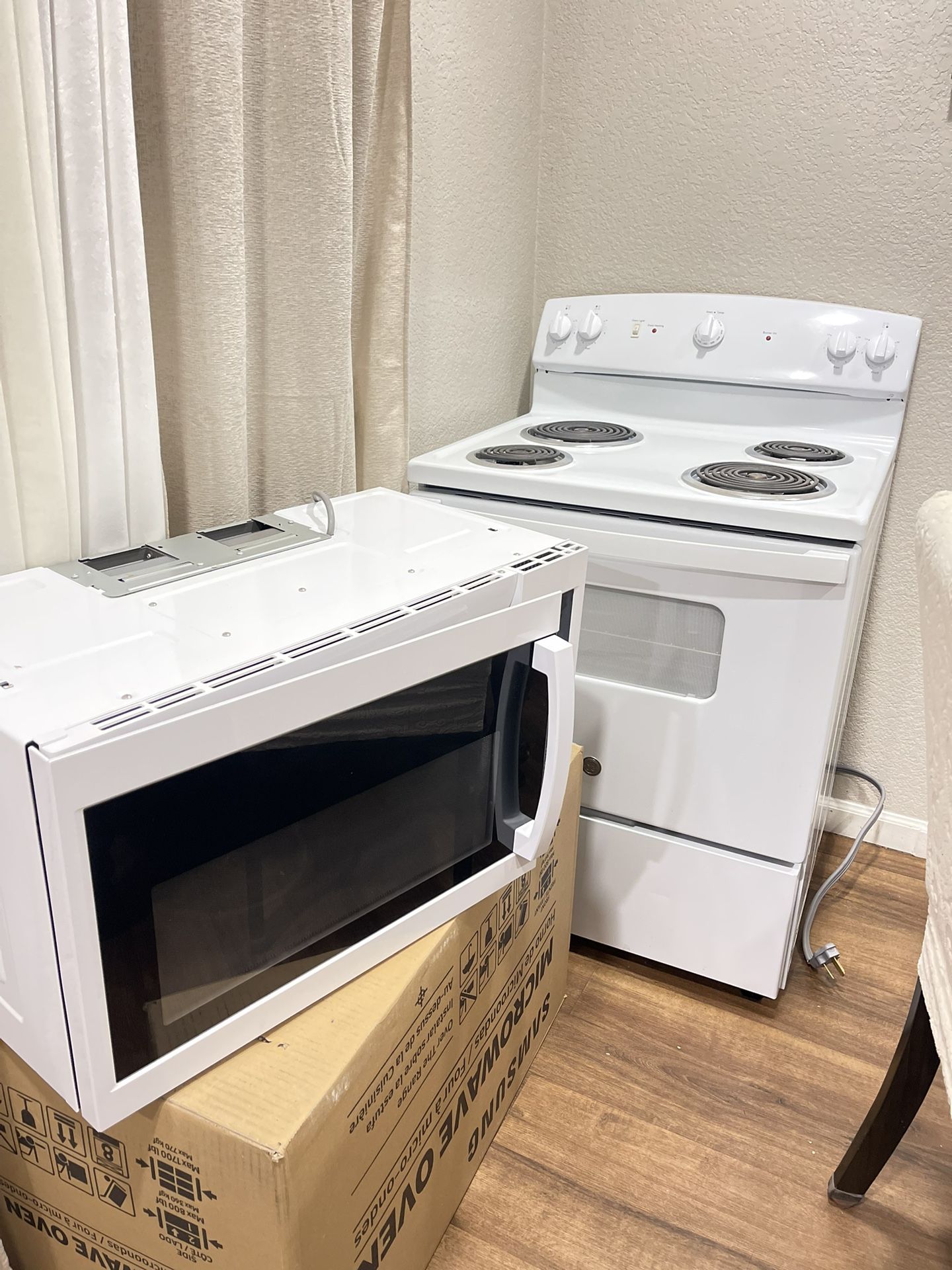 Estufa  De Luz Y Microondas GE