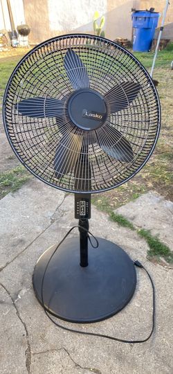 Ventilador Lasko, 4 velocidades , trabaja bien,