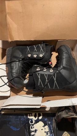 Snow boots