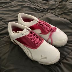 Size 7 Woman’s Puma Golf Shoe