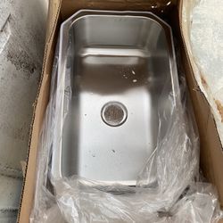 BRAND NEW ‼️Stainless Steel Undermount Sink 