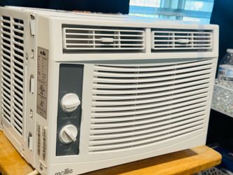 Mollie Window a/c