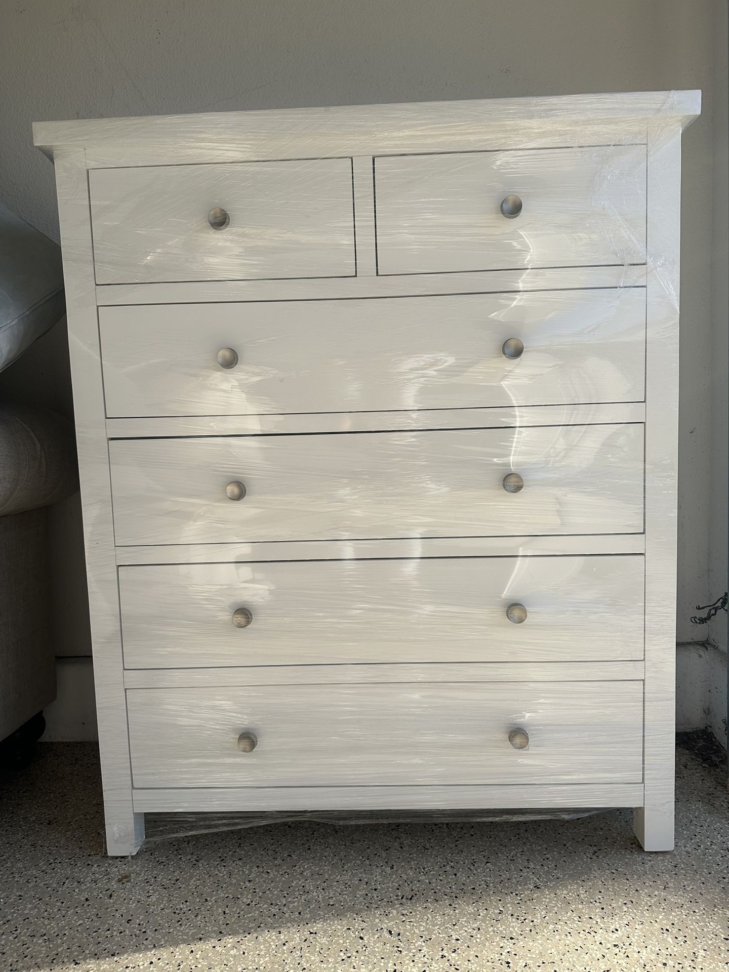 White 6-drawer Dresser
