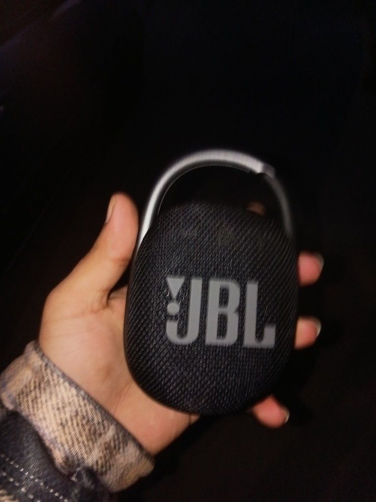 JBL Clip 4