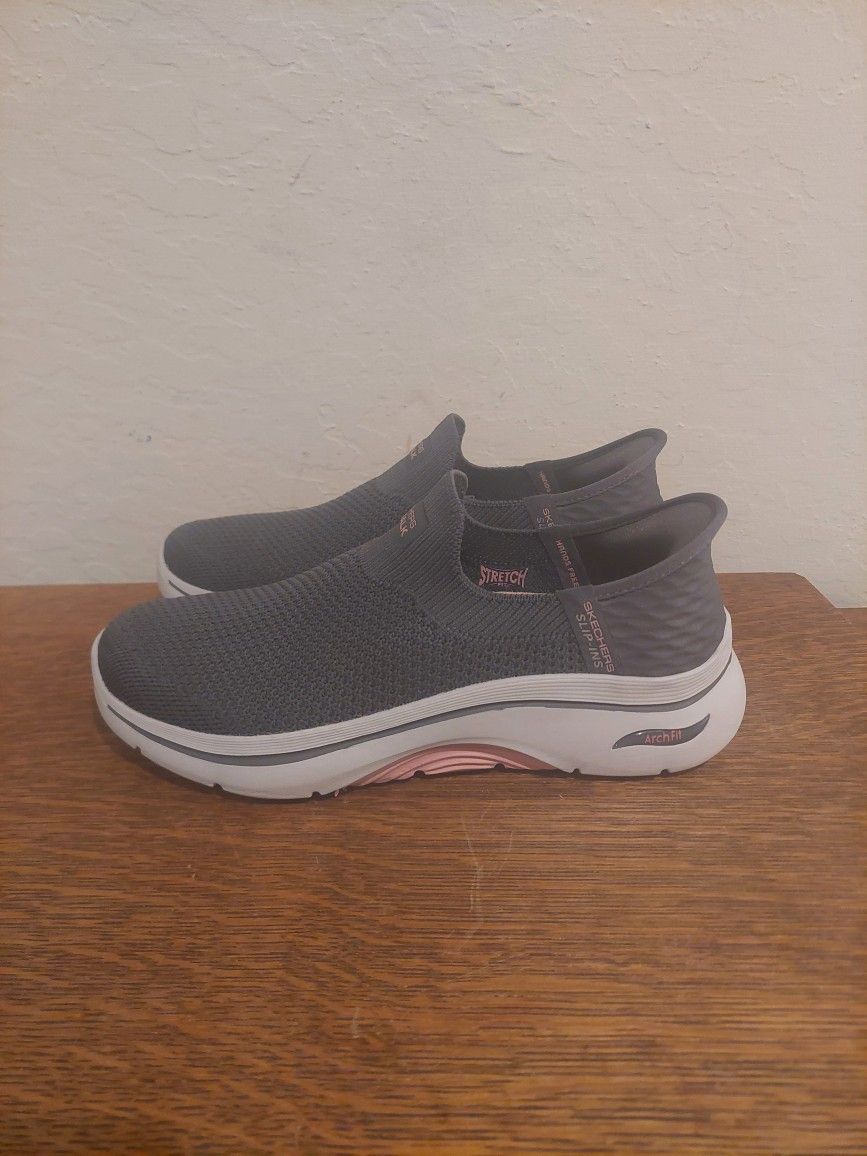 Skechers Hands Free Slip-ins: GO WALK Arch Fit 2.0
Women's Size 7