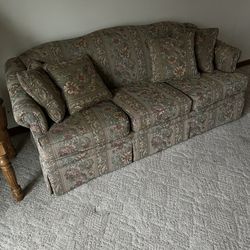 Sofa/Loveseat/End Tables