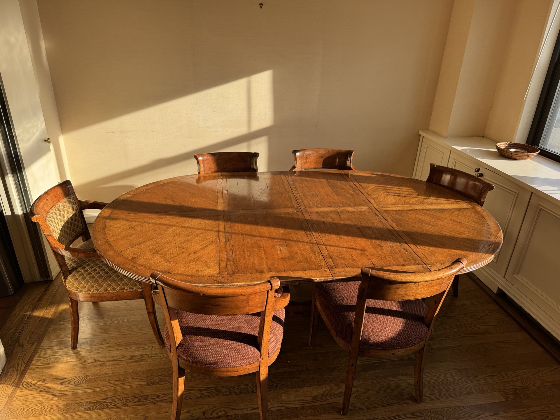 Authentic Wood Dinning Table With Chairs