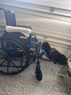 Drive medical transport wheelchair adjustable leg rest brand new wheel chair