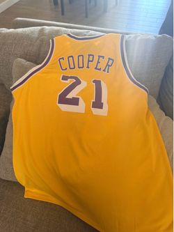 Lakers jersey size XL