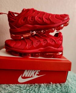Women Nike Men and women Vapormax Plus red message me your size