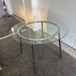 round glass dining tab