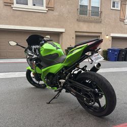 Kawasaki Ninja 400 Krt 2023