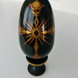 Hand Painted Russian Lacquer Egg   From 1994 . Size 7 inch from the bottom On Pedestal 